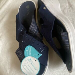 COPY - BZees Diamond X Navy stripe sandals New without box 10 Wide